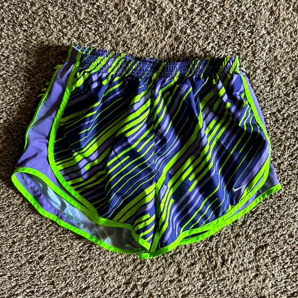 Nike Dri-fit running shorts lot of 4 women’s Large - Picture 5 of 5